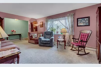 115 North Evergreen Drive, Selden, NY 11784 - Photo 9