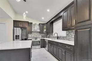 858 Prescott St, Valley Stream, NY 11580 - Photo 13