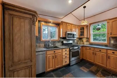 65 Bixley Heath, Lynbrook, NY 11563 - Photo 13