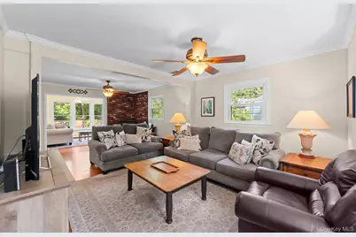 8 Washington Avenue, East Setauket, NY 11733 - Photo 9