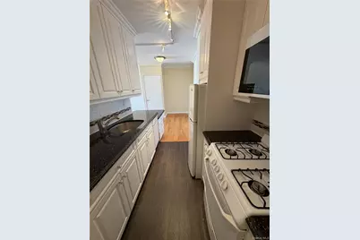 27110 Grand Central Parkway #1U, Floral Park, NY 11005 - Photo 3