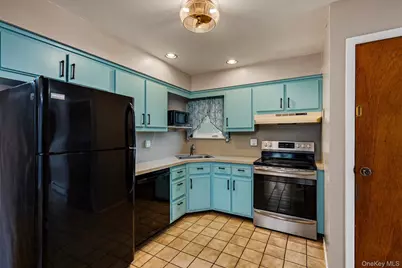 672 Windmill Avenue, West Babylon, NY 11704 - Photo 9
