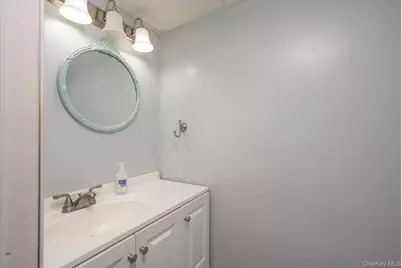 672 Windmill Avenue, West Babylon, NY 11704 - Photo 27