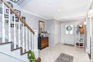 27 Winslow Ln, Smithtown, NY 11787 - Photo 5