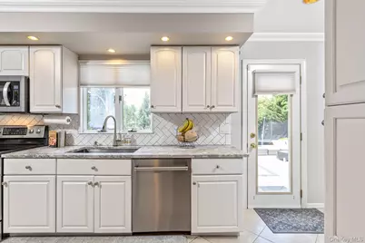 27 Winslow Lane, Smithtown, NY 11787 - Photo 13