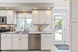 27 Winslow Ln, Smithtown, NY 11787 - Photo 13