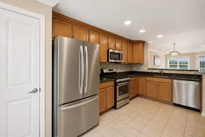 323 Waterside Close, Peekskill, NY 10566 - Photo 11