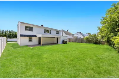 7 Sunrise Lane, Levittown, NY 11756 - Photo 3