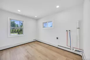 7 Sunrise Ln, Levittown, NY 11756 - Photo 13