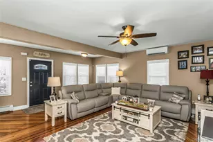 638 6th Ave, New Hyde Park, NY 11040 - Photo 5