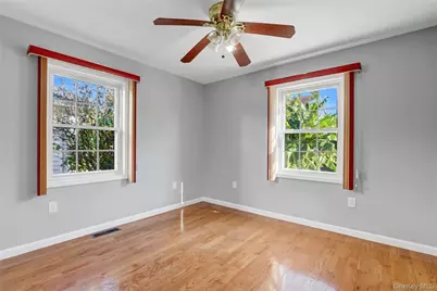 32 3rd Avenue, New Hyde Park, NY 11040 - Photo 15