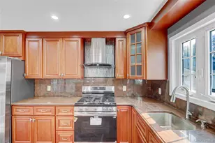 32 3rd Ave, New Hyde Park, NY 11040 - Photo 13