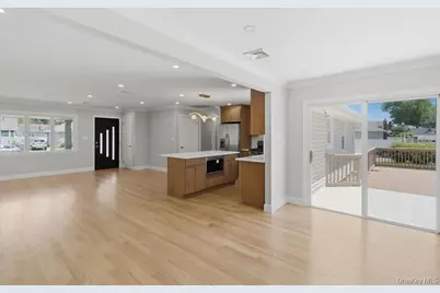 2934 Kinloch Road, Wantagh, NY 11793 - Photo 5
