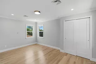 2934 Kinloch Rd, Wantagh, NY 11793 - Photo 9