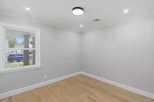 2934 Kinloch Rd, Wantagh, NY 11793 - Photo 11