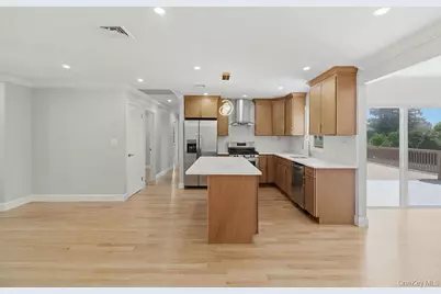 2934 Kinloch Road, Wantagh, NY 11793 - Photo 7