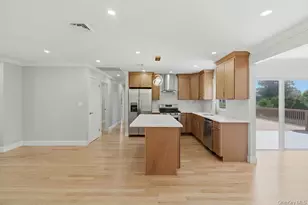 2934 Kinloch Rd, Wantagh, NY 11793 - Photo 7