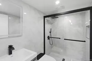 2934 Kinloch Rd, Wantagh, NY 11793 - Photo 19