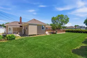 2934 Kinloch Rd, Wantagh, NY 11793 - Photo 29