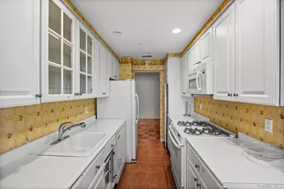 360 Central Avenue #128, Lawrence, NY 11559 - Photo 23
