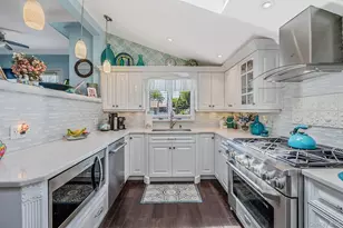 590 S 7th St, Lindenhurst, NY 11757 - Photo 9
