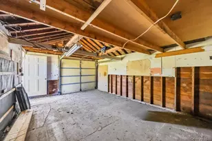 29 Pearsall St, Babylon, NY 11702 - Photo 47