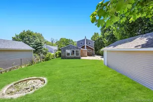 29 Pearsall St, Babylon, NY 11702 - Photo 7