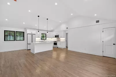 85 Kenneth Avenue, Huntington, NY 11743 - Photo 5