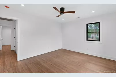 85 Kenneth Avenue, Huntington, NY 11743 - Photo 15