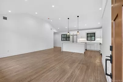 85 Kenneth Avenue, Huntington, NY 11743 - Photo 3