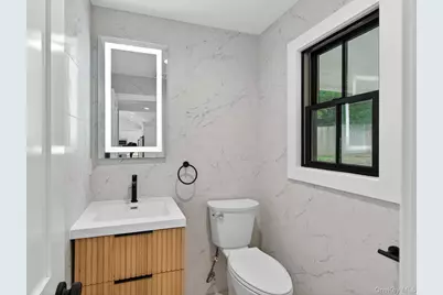 85 Kenneth Avenue, Huntington, NY 11743 - Photo 21