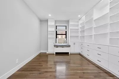 325 Main Street #4D, White Plains, NY 10601 - Photo 1