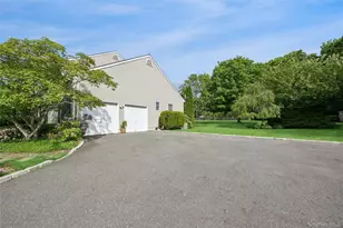 3 Naomi Ct, Melville, NY 11747 - Photo 5