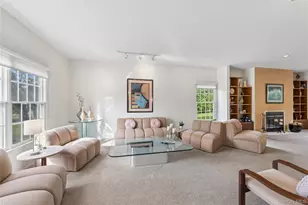 3 Naomi Ct, Melville, NY 11747 - Photo 7