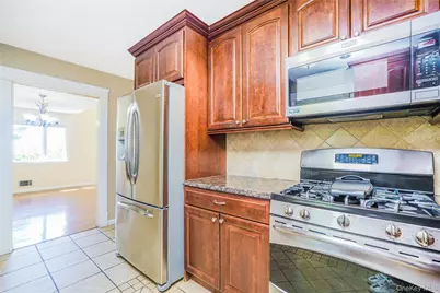 215 Coverly Avenue, New York, NY 10301 - Photo 11