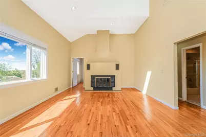 215 Coverly Avenue, New York, NY 10301 - Photo 5