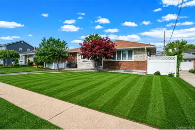 117 Wadsworth Avenue, Levittown, NY 11756 - Photo 3