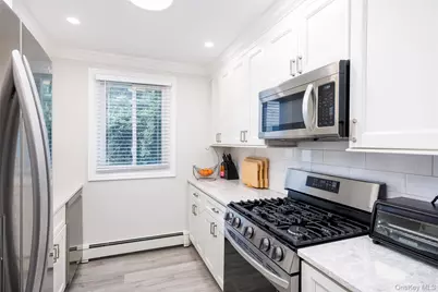 200 Merrick Road #F, Amityville, NY 11701 - Photo 3