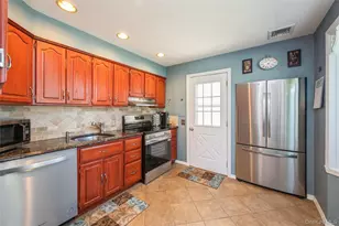 49 Harness Ln, Levittown, NY 11756 - Photo 17
