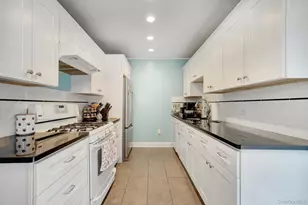 63 Amherst Rd, Valley Stream, NY 11581 - Photo 11