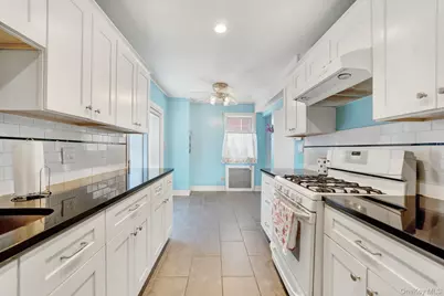 63 Amherst Road, Valley Stream, NY 11581 - Photo 9
