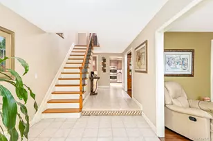 19 Knoll Ln, Smithtown, NY 11787 - Photo 5