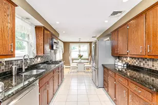 19 Knoll Ln, Smithtown, NY 11787 - Photo 11