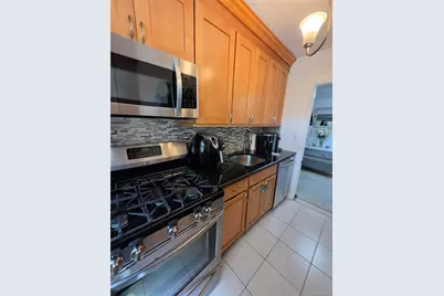 88-27 Shore Parkway #25, Howard Beach, NY 11414 - Photo 11