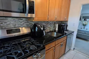 88-27 Shore Pkwy, Howard Beach, NY 11414 - Photo 11