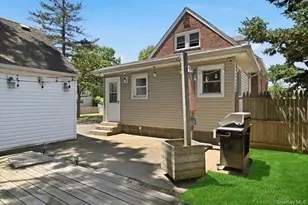 2395 Yorktown St, Oceanside, NY 11572 - Photo 33