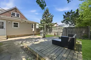 2395 Yorktown St, Oceanside, NY 11572 - Photo 31