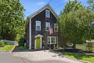 4 Landing Meadow Rd, Smithtown, NY 11787 - Photo 3