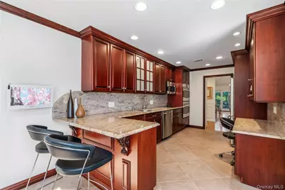 265 Sparrow Drive #265, Manhasset, NY 11030 - Photo 9