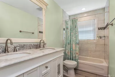 233 Collins Avenue, Williston Park, NY 11596 - Photo 23
